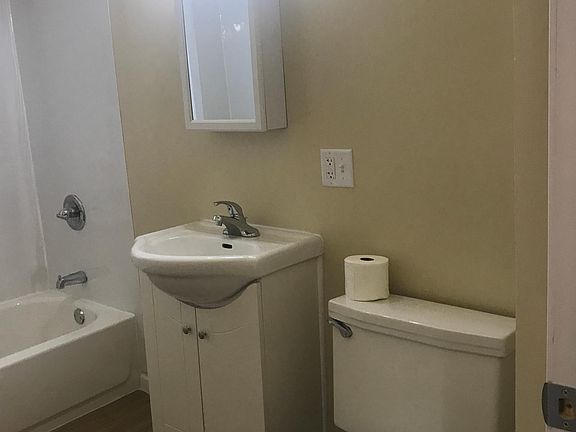 5th image of 832 Lenox Ave #1