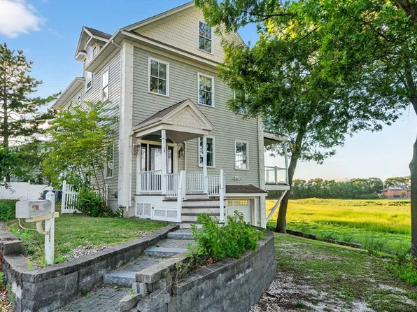 12 Quentin St, Quincy, MA 02169