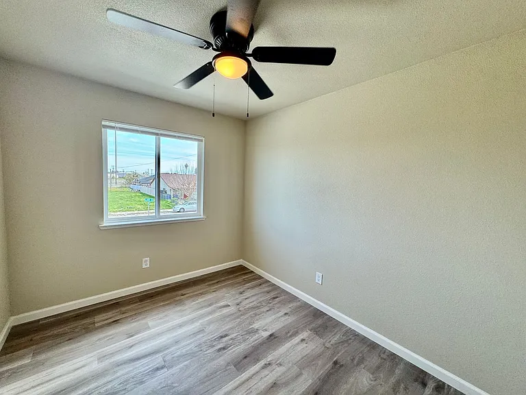 677 Illinois Ave #1 — Photo 14