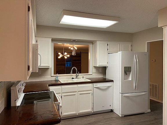 2nd image of 24 Eleanor Ln
