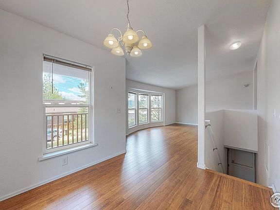 5th image of 446 Columbine Ave