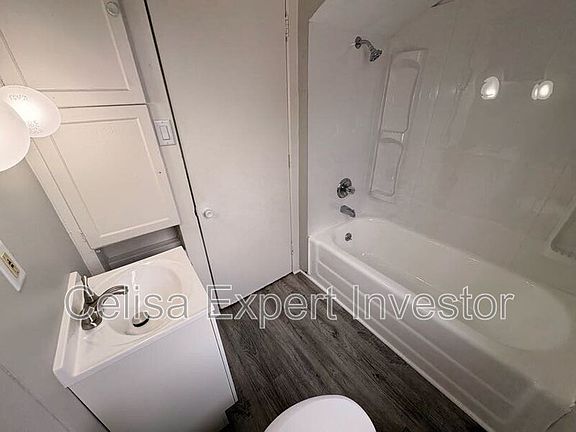 5th image of 448 W Wildwood Ave