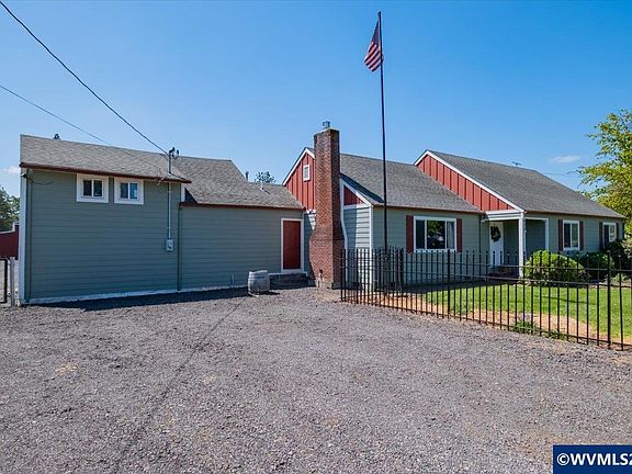 3rd image of 425 Crowfoot Rd