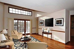 2nd image of 996 N Glenview Ct