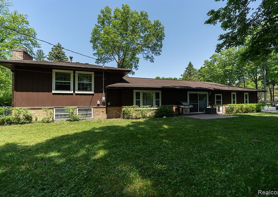 25130 Springbrook Dr, Farmington Hills, MI 48336 MLS 20230074986