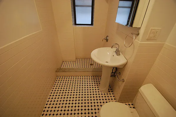 Rented by Bohemia Realty Group | media 62