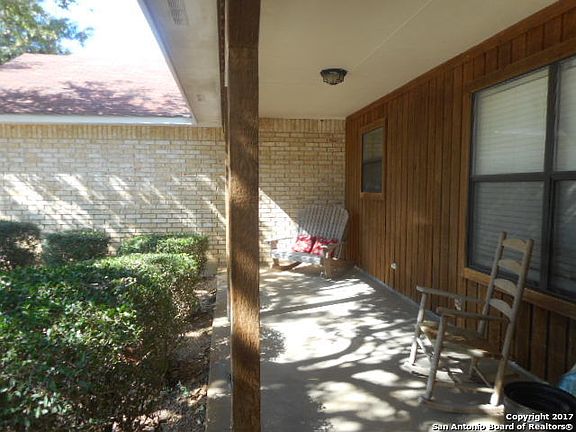 4th image of 2738 Woodland Dr