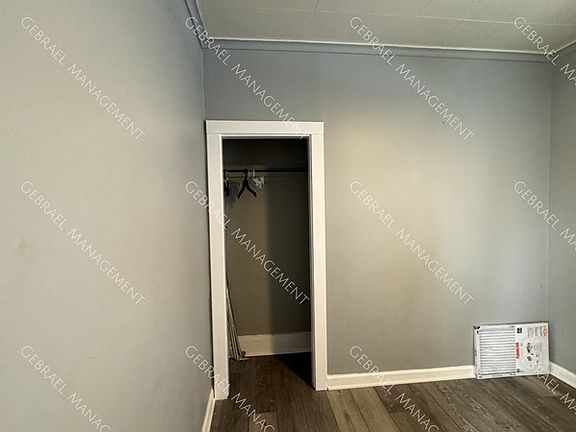 3rd image of 2516 Bewick Ave
