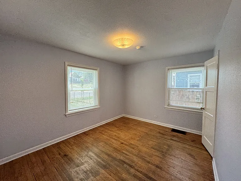 2745 W Archer Pl — Photo 16