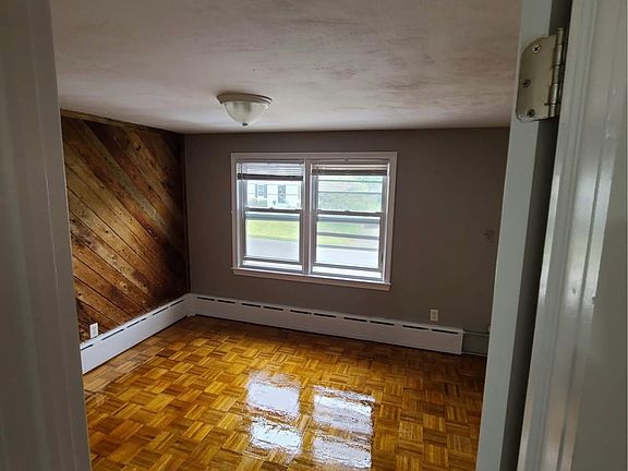 2nd image of 58 Pinehurst Ave #2