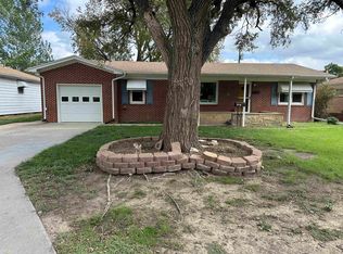 1204 N Park St, Hoisington, KS 67544