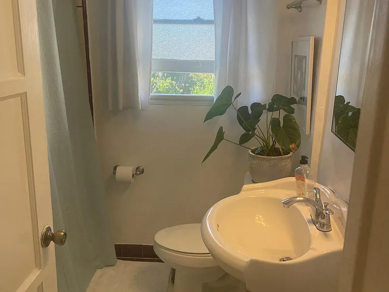 12835 Burbank Blvd #3 — Photo 7