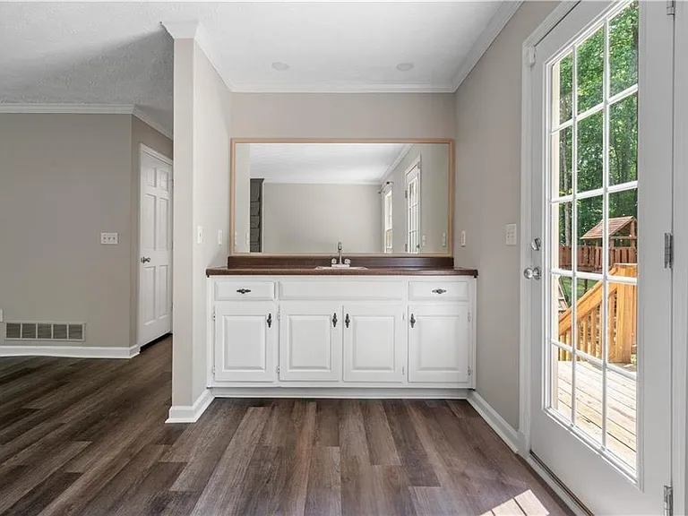 4752 Forest Glen Ct NE — Photo 8