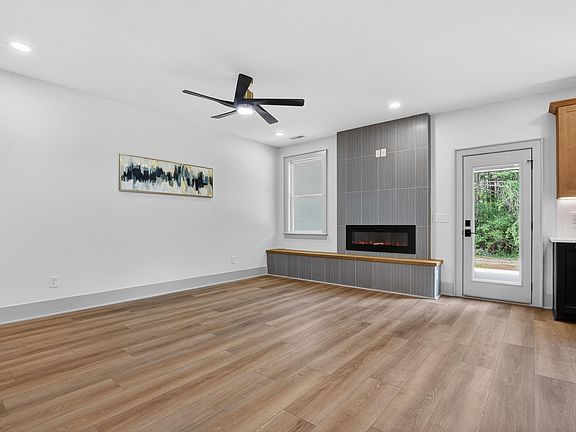 3rd image of 603 Richardson Rd