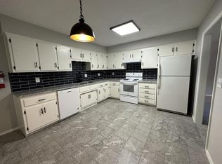 1949 Heatherwood Dr, Lawrence, KS 66047