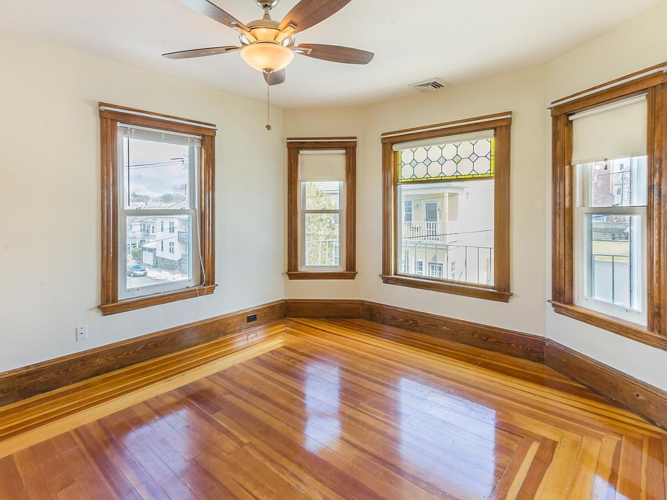 1st image of 2 Roslyn Street Ct