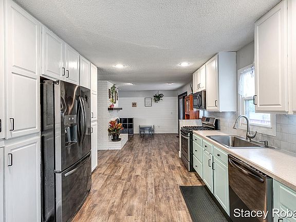 3rd image of 514 Sunvalley Ct SE
