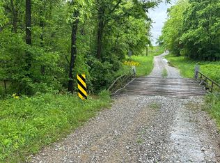 1 Buttonwood Rd, Xenia, IL 62899