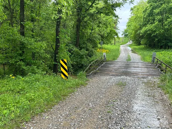 1 Buttonwood Rd, Xenia, IL 62899