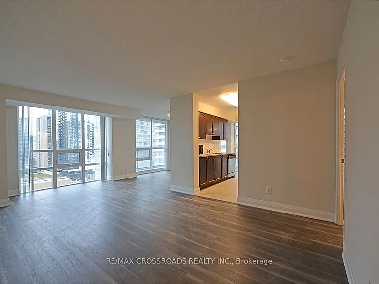35 Hollywood Ave #1709 — Photo 8