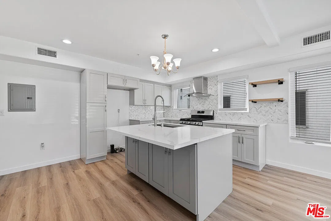 3 bed, 3.0 bath, 1215 sqft, $3,600 — Photo 1