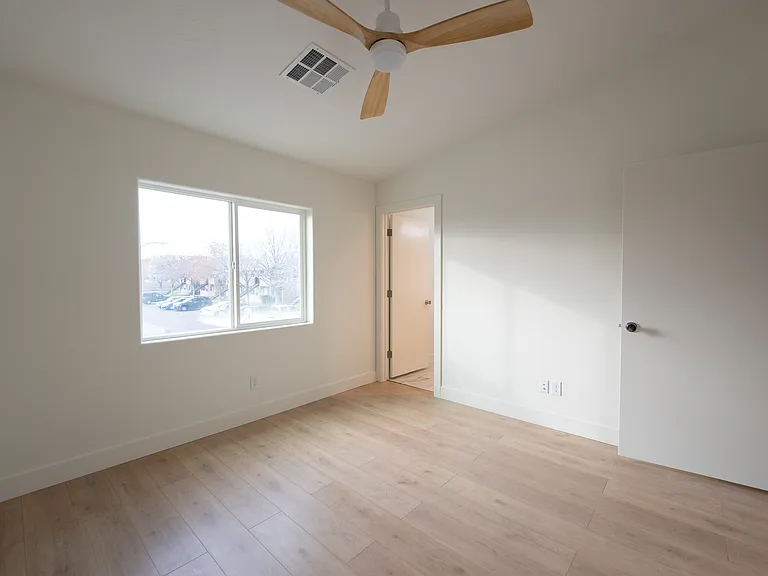 541 W Mesquite Blvd — Photo 16