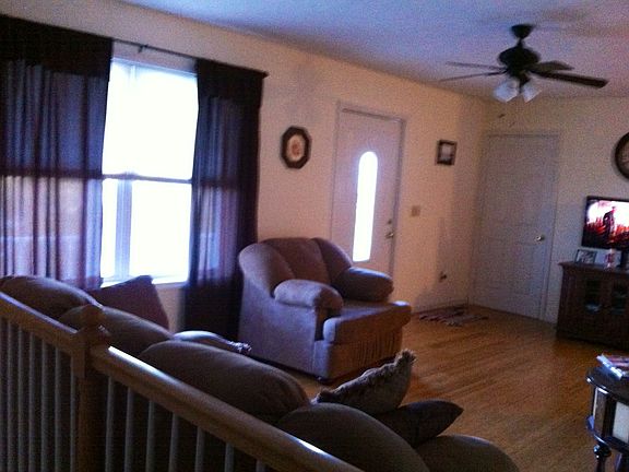 3rd image of 462 W Third St