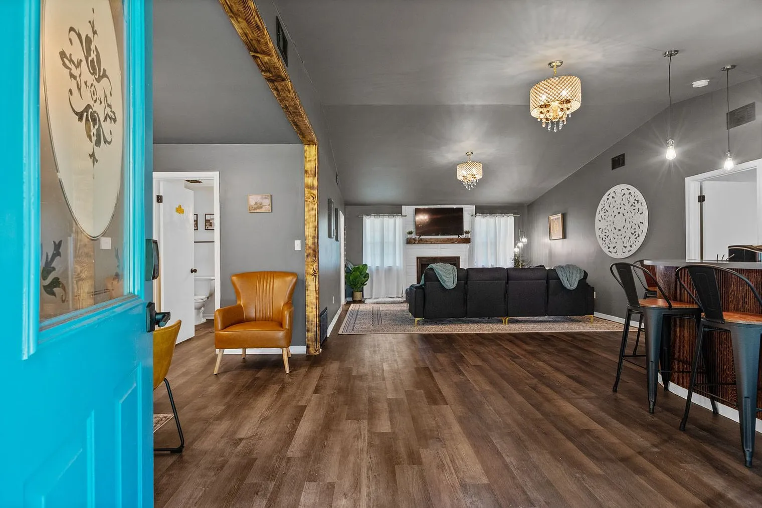 11 bed, 6.0 bath, 5920 sqft, $23,591 — Photo 3