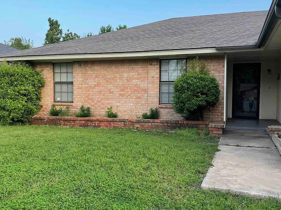 1st image of 2608 Summerfield Dr