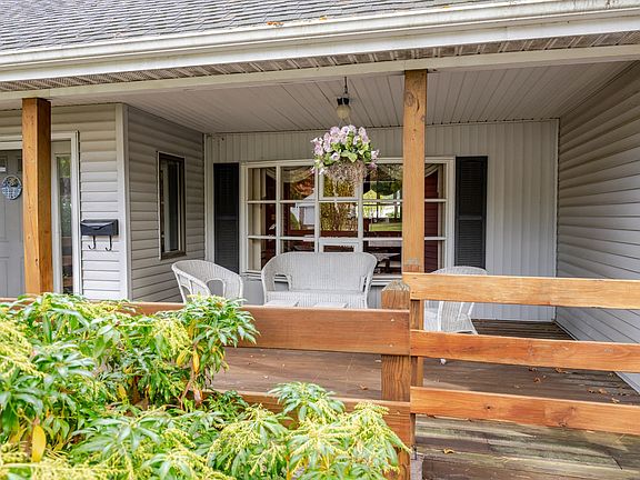 4th image of 109 Russell Ln