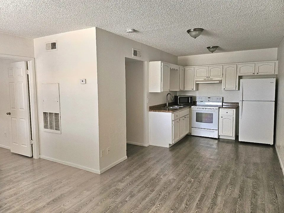 1725 W Vogel Ave #9