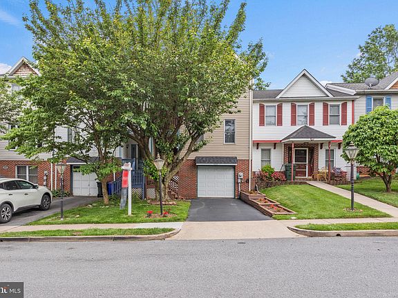 3rd image of 653 Knightsbridge Dr