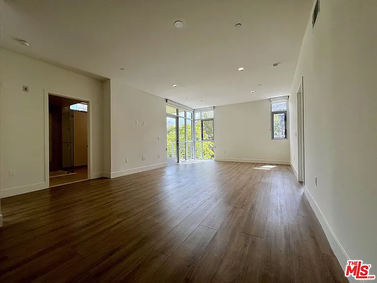11715 W Bellagio Rd #204 — Photo 6