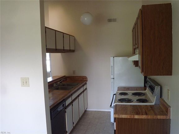 5th image of 623 Bluff Ct