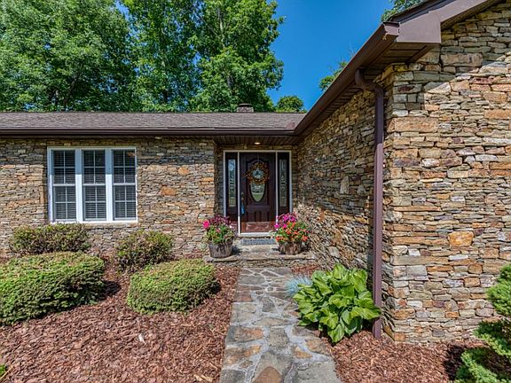 4th image of 24430 Ashley Cir