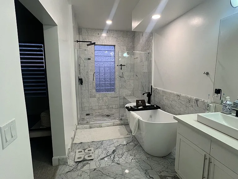 300 E 4th St #402 — Photo 58