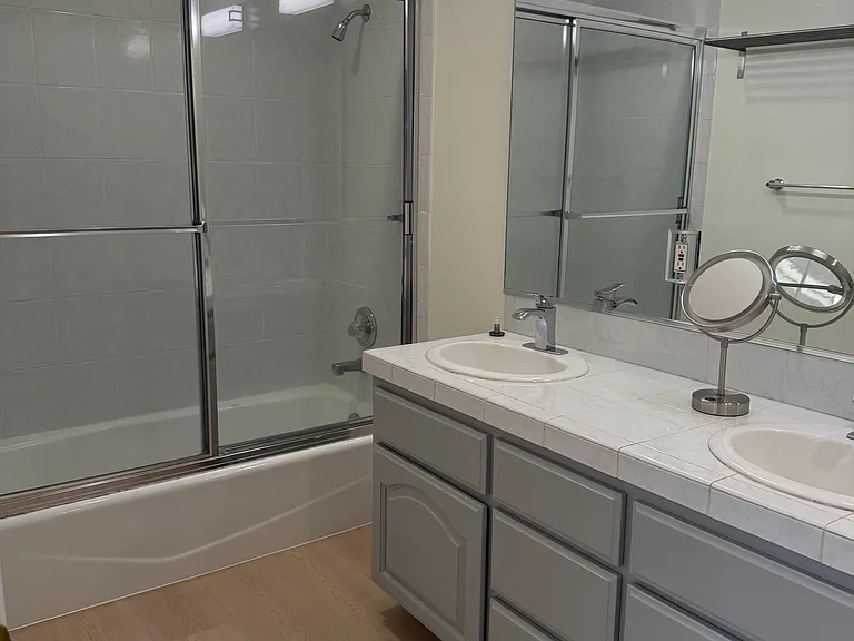 2618 N Vermont Ave — Photo 13