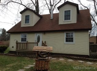 15505 Oak St, Allenton, MI