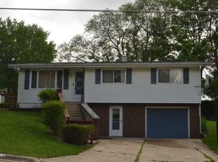 141 N Blackhawk Dr, Stockton, IL 61085
