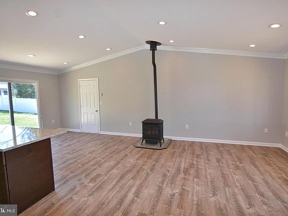 5th image of 3705 8th Ave