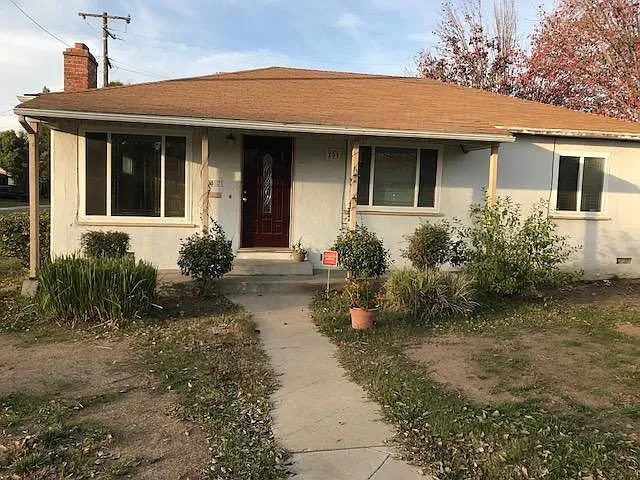 201 E Churchill St — Photo 1