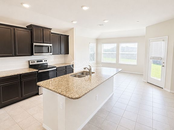 5th image of 2032 Mallard Ct