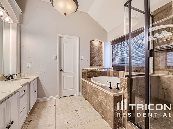 3rd image of 2208 Knob Hill Dr