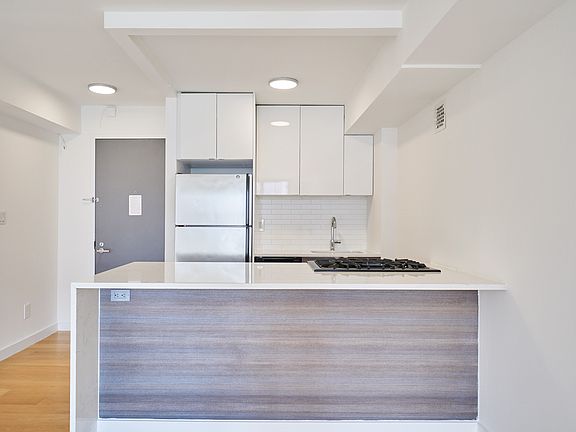 4th image of 298 Mulberry St APT 3G