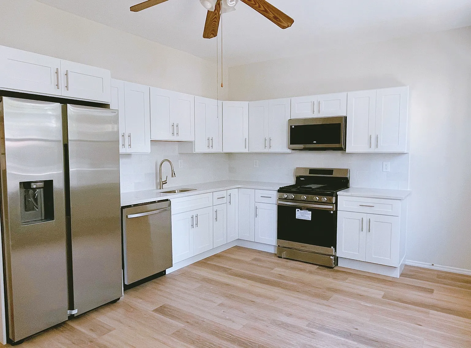 3 bed, $3,680 — Photo 4