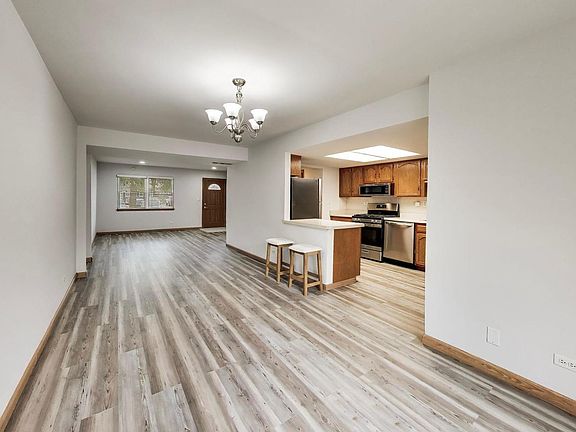 3rd image of 816 Mansfield Ct