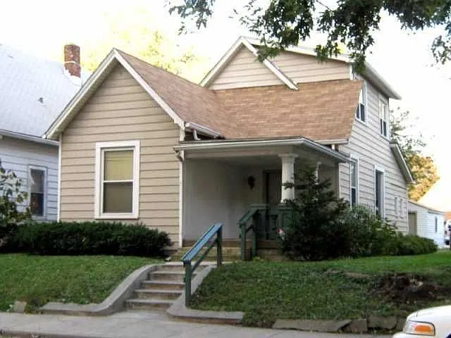 2125 S East St photo 1