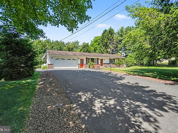 3rd image of 24 Mountain View Rd