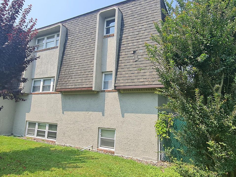 2nd image of 311 Landing Ln APT 6