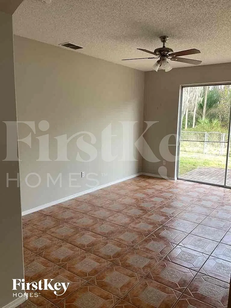 4 bed, 3.0 bath, 2030 sqft, $2,855 — Photo 4